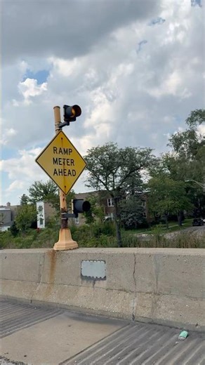 Ramp meter ahead flashing sign