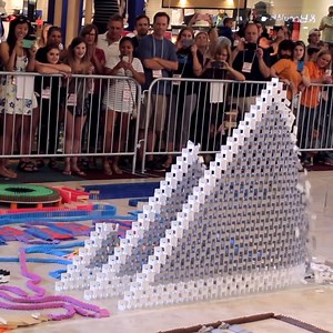 76,017 dominoes went into the grand finale of this amazing display by The Incredible Science Machine team > www.bit.ly/GWR-DominoCircle | Guinness World Records