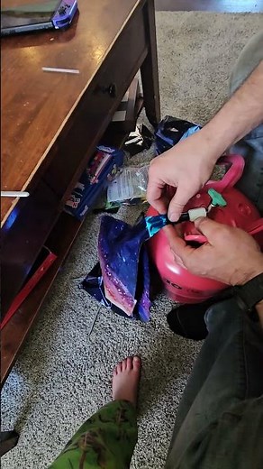How to fill a Ballon with helium.