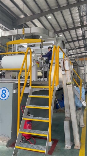 Operating the paper machine🙆💁#asmrsounds #factorylife #factorydaily #machinesounds #papermachine