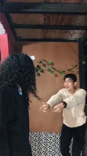 Estos pasos que hace mi vecina me vuelven LOCO🔥si llegamos hoy a los 800k en Tiktok y 50k en Insta hago live con miVecina🤩Niko Bencomo”#viral #fyp