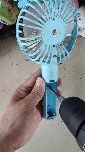Old mini fan with battery not working | disassembled to check