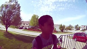 21M views · 565K reactions | "I DON'T WANT MY MOM TO WORRY ABOUT ME!" After his school bus dropped off him at the wrong stop, this Omaha Public Schools student — visibly upset — walked until he found a house he recognized, and rang the doorbell to get help. (Courtesy video) — More details from John Chapman-Wowt: https://on.wowt6.com/3l81Oa7 | 6 News WOWT | Facebook