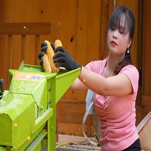 62K views · 2.2K reactions | Simple lifestyle. The corn shelling and frying process is completed. | Kayden Valencia | Facebook