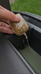 👍 Big up to this Biggest PVA BAG dropper on the market. Available now for the #ND2 baitboat in various upper doors colours. 😎👌🔥 #bbpod #pvadropper #dropper #pva #pvamesh #pvabag #pvabagfishing #carpfishing #carps #carpangler #baitboat #wubs | Bait Boat Pod