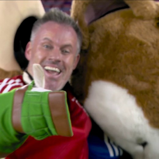 Robin Hood takes on Filbert Fox in a foot race 🤣💨 Wait until the end to see who's in the Nottingham Forest mascot costume 👀🤩 | Sky Sports Football