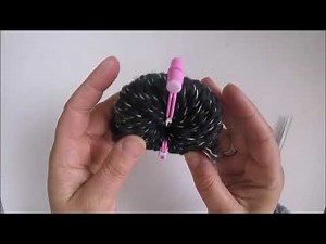 How to make a Pompon with the Pom-pom maker