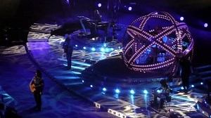 FULL HD VERSION -- Garth Brooks Sings to Lady with Cancer