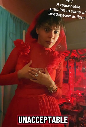 Yes, i did grow up on yan. sim def a weird game but fond memories😁😊also yan. Dev really sucks😡 #cosplay #fyp #yansimulator #beetlejuice #lydiadeetz