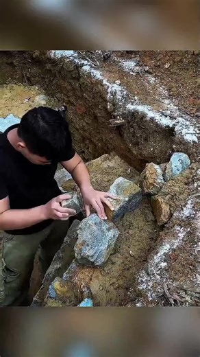 Survival Boy Builds a Cozy Fortress Amidst Chaos