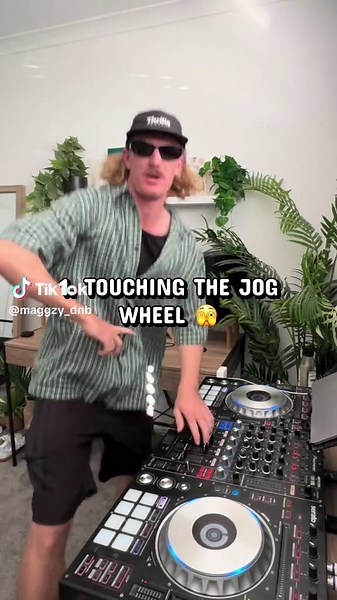 Mistakes Every DJ Makes During Their Set