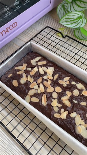 Resep Fudgy Brownies 1 Telur loyang 20x10x4cm ✅1 btr telur ayam ✅70 gr gula halus (ayak) ✅2 cubit garam ✅25 gr margarin ✅20 ml minyak ✅65 gr coklat batang (Collata) ✅10 gr coklat bubuk (vanhouten) ✅55 gr tepung terigu protein sedang (ayak) Untuk memanggangnya aku menggunakan Mecoo Elektrik oven 22L, oven wajib dipanaskan dulu minimal 10 menit @mecoo.id_official @mecco.id #mecooindonesia #mecoo22L