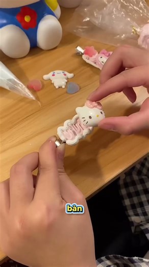 Make a cute Hello Kitty hair clip for your best friend 😘#shortsyoutube #dodocdaothuvi #review #ha...