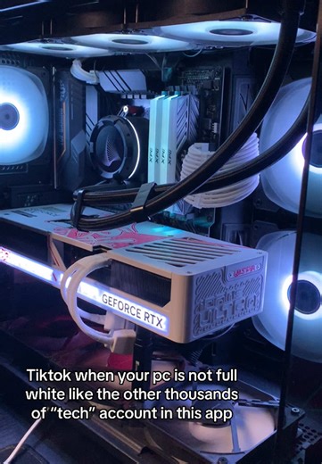 “White gpu in black case” like sybau expand your taste abit #fyp #fypage #gaming #pc #rtx5080 #pcgaming