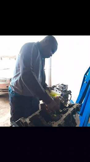 Final cleaning of the Toyota 5L engine block. #promercauto #vehicleservicexcellence #syntheticmovement | Shinda El Gong