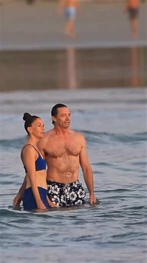 EXCLUSIVE: Hugh Jackman and his girlfriend Sutton Foster were in their own love bubble in Costa Rica over the weekend. Their sighting comes amidst rumours that Hugh is going to pop the question! Find out what we know: https://new-idea.visitlink.me/dAz8Bn 📹: Backgrid | New Idea Magazine