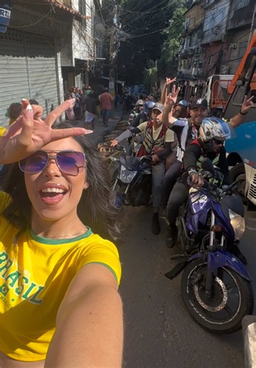 Favela da Rocinha💛Visite una de las Favelas más grandes de Río de Janeiro y fue de las experiencias más increíbles que viví! Cultura, tradiciones, diversidad, talento, muuucha alegría, cariño y amabilidad, me hicieron sentir como en casa en todo momento! Obrigado, Favela da Rocinha, levarei vocês sempre no meu coração💛