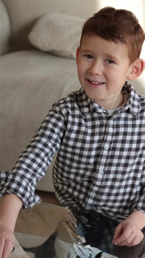 Oriane Geffroy on Instagram: "Astuce Lego 🎲🃏 C’est la révolution pour trier par type de pièce, ou par couleur comme ici. Ce sont simplement des boîtes @5five_france compartimentées. En fonction de la collection de tes enfants, tu as différentes tailles. À la maison on tri, par couleurs, et on a une boîte dédiée aux accessoires : les roulettes, les roues, les portes, les fenêtres etc.. Tu fais comment toi ? Nous, on retourne au rangement de nos pièces colorées, pour se faire des boîtes satisfai