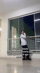 Eu na faculdade praticando a matéria que mais aprendi: ver macho