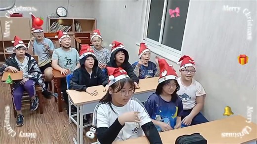 ✨ Christmas Poem Recitation｜高年級聖誕詩歌時刻 ✨ 在熱鬧的歌聲之外， 我們也用文字， 靜靜地感受...