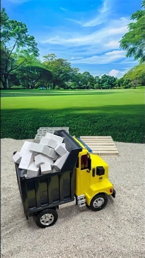 Miniature cement blocks.🏠🏠Arranging miniature cement blocks on a wooden pallet🚧