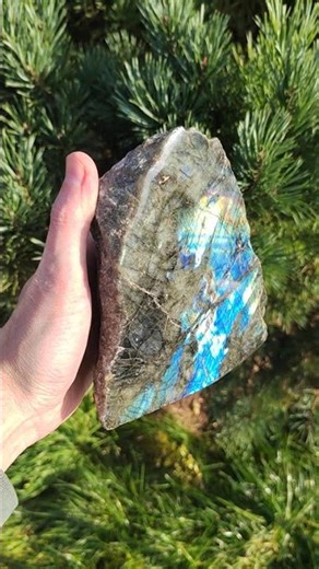 Labradorit leštěný stojící 1545 g - VESMÍRNÉ BRNĚNÍ #krystaloterapie