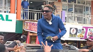 83K views · 4K reactions | Shatta wale storms Pure fm in Kumasi,...