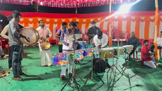 ❤️‍🩹__{Pavya}__💖 on Instagram: "🎹 . #banjomusic #banjolover🥁🎹❤️ #banjopremi🥁🎹 #banjoplayer #banjolife"