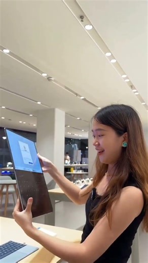 CHINA 2070 Advance Technology Folding Laptop Screen Reveal #huawei #chinatech #technology