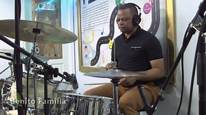  Gracias infinitas, Maestro Benito Familia  Por deleitarnos con tu extraordinario talento en la batería 論 en este video. Cada golpe y cada ritmo nos hizo vibrar el alma y recordar el poder de la música.  ¡Tu pasión y maestría son inspiración pura!  ¡Esperamos seguir disfrutando más de tu arte!  #GraciasMaestro #BenitoFamilia #ArteQueInspira #RitmoQueUne #PasiónPorLaMúsica #Opusethica | Opus Ethica | Facebook