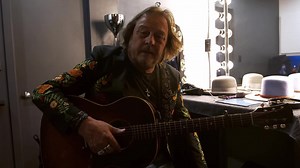 Una canzone che parla di speranza, per le Marche e per il mio Paese, che continua a non trovare pace. A song about hope, for Marche and for my country, still struggling to find peace. | Zucchero Fornaciari