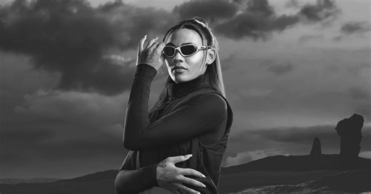 1999年の名作を現代に復刻。OAKLEYの『MUZM STRAIGHT JACKET 99 』