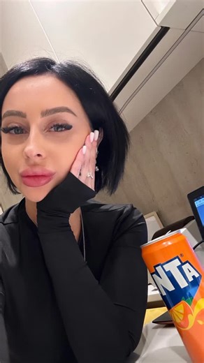 Anna Vlasova 🤍 on Instagram: "Человек на работе 🤣"