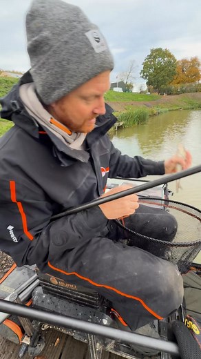 A-CLASS 13M AUTUMN/WINTER POLE DEAL 🎉✅ After a new 13m pole? Now’s your chance with a LOAD of freebies chucked into your pole package 🙌 . COMPLETELY FREE in every A-Class 13m pole package you get a 4.7mm Match Power Kit, Rapid Release Pole Cups and an X-Case to keep it stores safely and securely ⚔️ | Tackle Guru