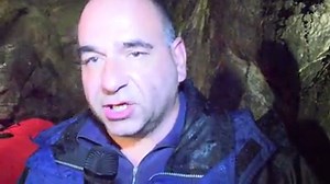 Au Sanctuaire de Lourdes, avant le lever du jour de ce mercredi 13 juin 2018, le Gave de Pau a atteint le seuil symbolique d'une hauteur d'eau de 2,50 mètres. Pour faire face à l'inondation en cours de la Grotte des apparitions, dès 3h cette nuit, les personnels de sécurité et les personnels techniques du Sanctuaire se sont déployés sur le site. Objectif premier : prendre soin de la Grotte tout en assurant la protection de la source, avec la mise en en place du système anti-crue, constitué de bo