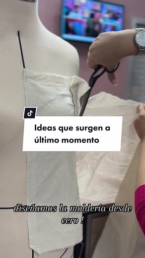 La inspiración llega en los mementos menos esperados ! 🤣 confirmen si les pasa lo mismo 💡🤦‍♀️#corteyconfeccion #costura #atelier #diy #vestidode15 #molderia #patrón #vestidodefiesta #corset #bustier #corpiño #vestidos