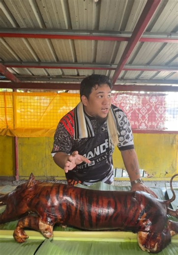 Lechon Cebu with Seafoods Mukbang in Tanza