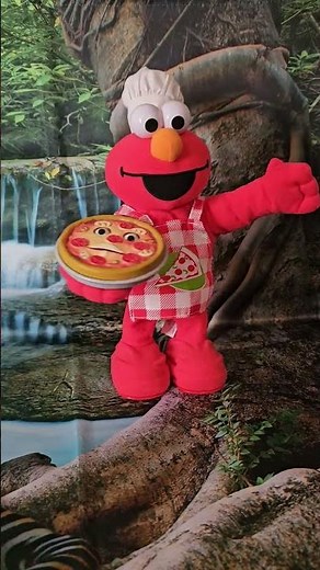 Adorable Elmo singing pizza song #sesamestreet #elmo #amazing #trendingshorts
