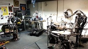 ロボットだけで構成されるヘビーメタルバンド『Compressorhead』
