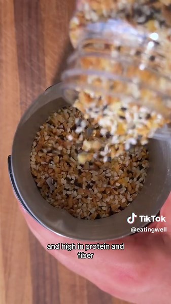 Chickpeas as a snack??? Oh yea! These crispy chickpeas are a delicious, healthy snack that are crispy, salty and packed with everything-bagel goodness. To get the recipe, visit our profile and click the