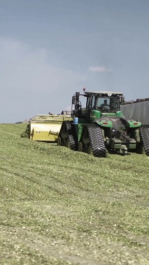 John Deere Tractors and Chopper Creating the Best Silage #johndeere #agriculture #fendt #harvesting #tractor #landwirtschaft #VARIO #claas #farming #farmequipment | AgroViews | Facebook