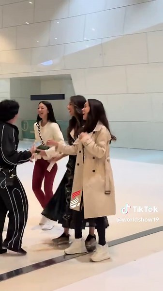 Videos de worldshow19 (@worldshow19) con “Breakaway - Kelly Clarkson”