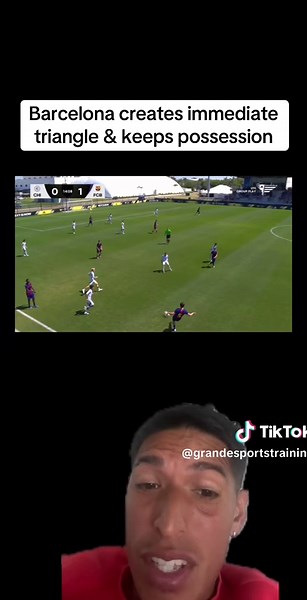 Barcelona's Quick Triangle Possession Tactics