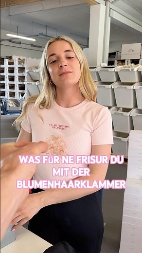 Wie mache ich eine Frisur mit Blumen Haarklammer?