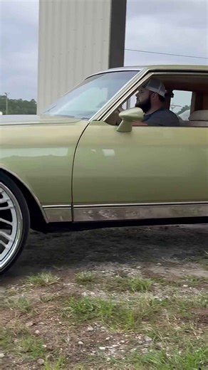 2-dr Chevy box on 26’s Asantis