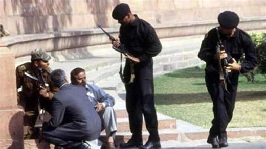 Parliament Attack 2001: आज ही के दिन हुआ था लोकतंत्र के मंदिर पर हमला, 12 साल बाद हुई थी इस आतंकी को फांसी