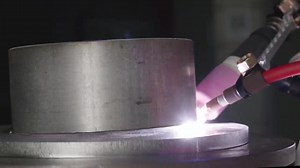 TIG DynamicWire - Automatic compensation of component tolerances of up to 30% 💪 The self-regulating effect of our active wire control automatically compensates for component tolerances and changes in torch position. #froniuswelding #tigwelding #dynamicwire #unleashyourweldingpotential | Fronius Welding