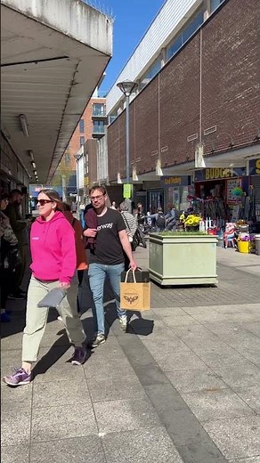 Manchester-Prestwich busy with shoppers