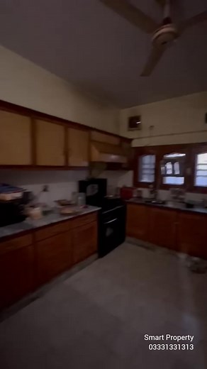 🏡 19 Marla House for Sale – Abbottabad ✨ House Features: • 6 Bed Rooms – Sab ke sath Attached Washrooms • 2 Drawing Rooms • 2 TV Lounges • South Open • Double Side Car Parking – • Ek side 2–3 cars ki parking • Doosri side 2 cars ki parking (Ya’ni 2 streets se front available hai) 💧 Facilities: • Gas Available • Boring Water Available 💰 Demand: 4 Crore 90 Lac(Negotiable) 📞 Smart Property – 0333-1331313 | Smart Property