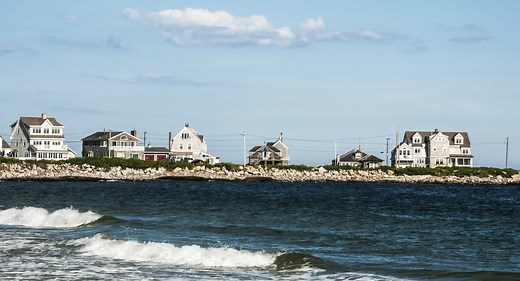 The Pros and Cons of Buying a Second Home in Maine